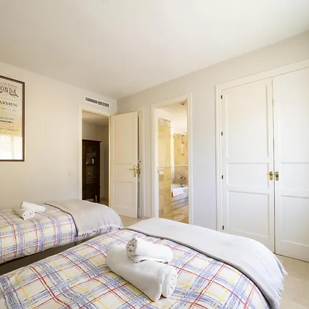 Cubo's Luxury Golf & Parking ماربيا