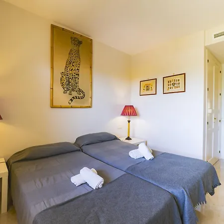 Cubo's Luxury Golf & Parking ماربيا