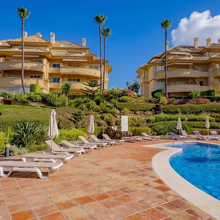 Cubo's Luxury Golf & Parking ماربيا